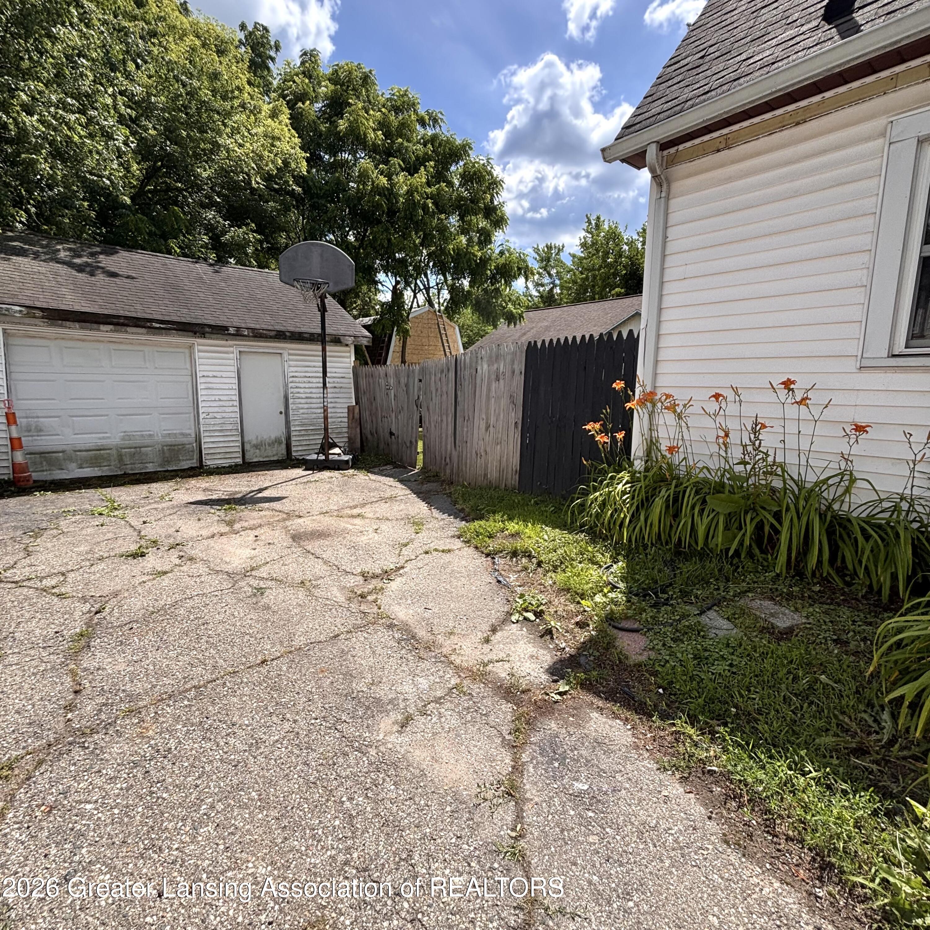 326 Potter Avenue Lansing, MI 48910 - Photo 24 of 26 IMG_3181