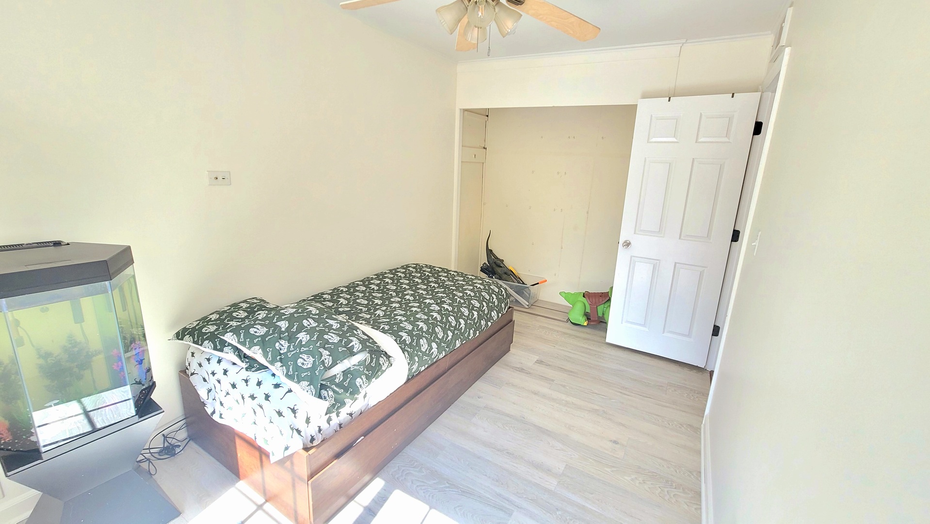18 Manor Road Lake Zurich, IL 60047 - Photo 25 of 33 a bedroom with a bed and a window