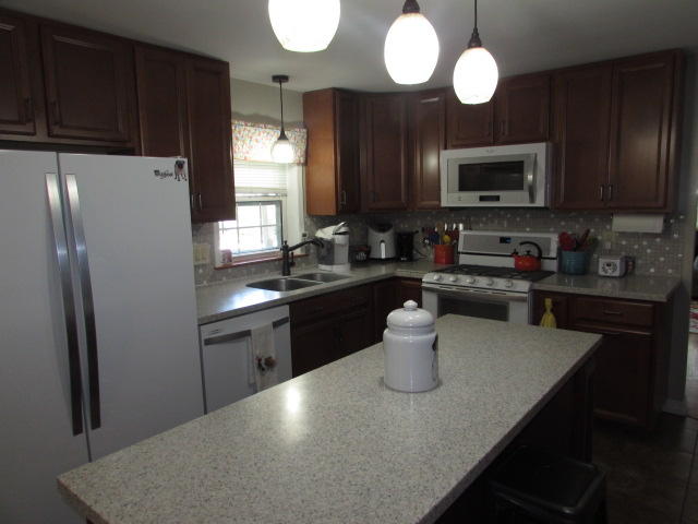 13 Hildreth Way Milford, ME 04461 - Photo 4 of 28 IMG_0213 (1)