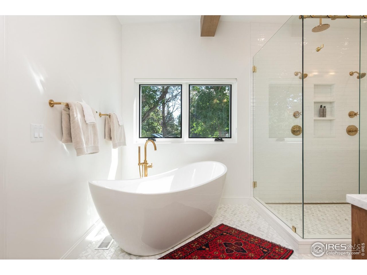 1450 High Street Boulder, CO 80304 - Photo 28 of 50 a view of a bathtub in a bathroom