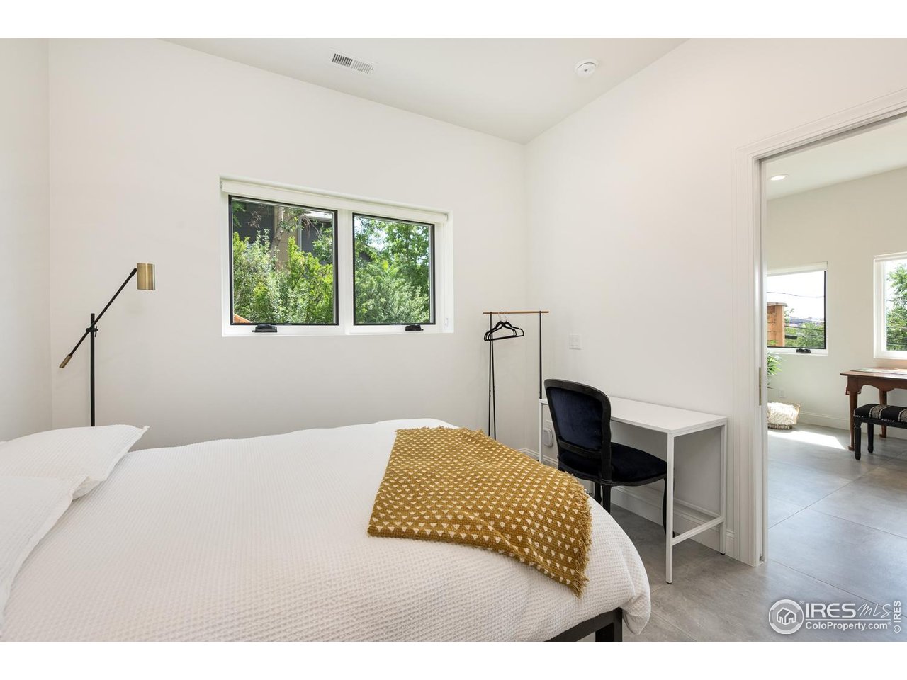 1450 High Street Boulder, CO 80304 - Photo 48 of 50 a bedroom with a bed a table and chair