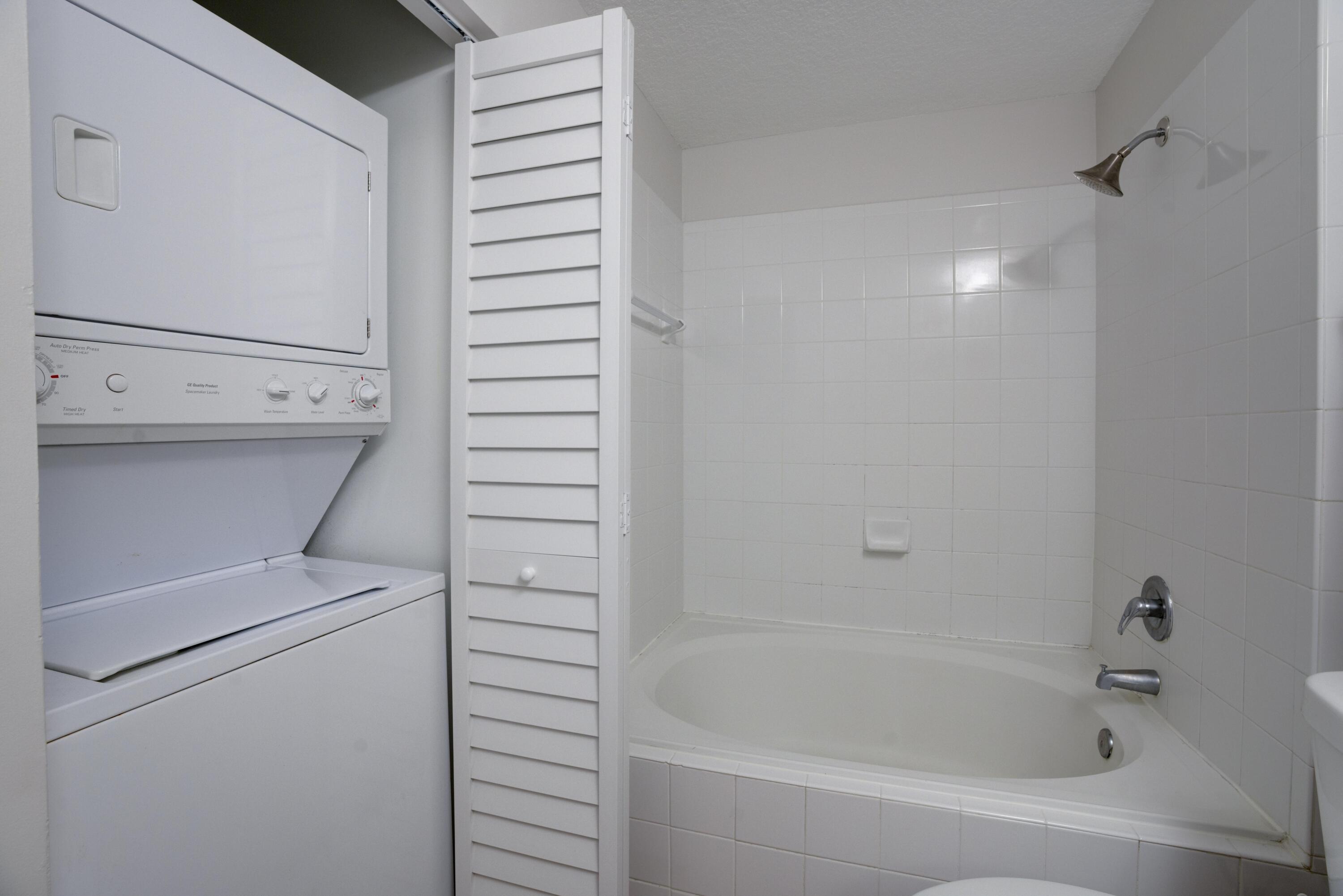 4736 Chancellor Drive, Unit 11 Jupiter, FL 33458 - Photo 14 of 35 Bath Room