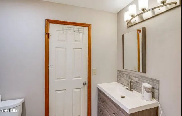 $389,900 | 214 Walnut Lane, Guilderland, NY 12159