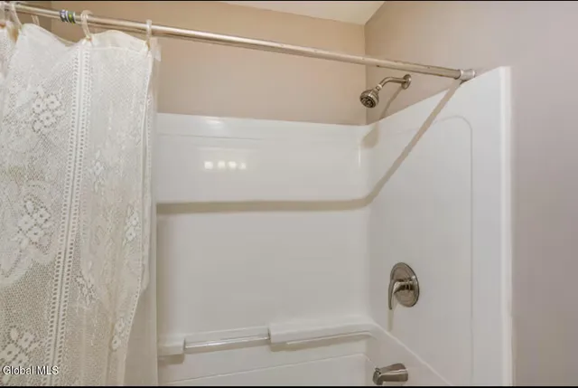 $389,900 | 214 Walnut Lane, Guilderland, NY 12159