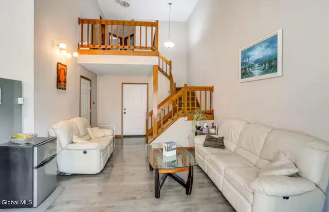 $389,900 | 214 Walnut Lane, Guilderland, NY 12159