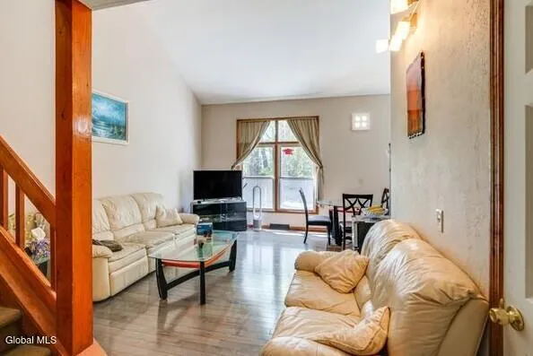 $389,900 | 214 Walnut Lane, Guilderland, NY 12159