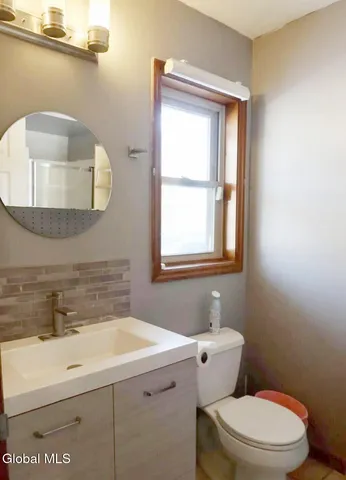 $389,900 | 214 Walnut Lane, Guilderland, NY 12159