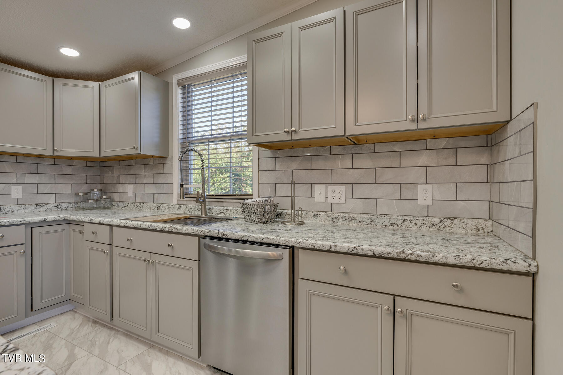 625 Arrowhead Loop Midway, TN 37809 - Photo 17 of 35 017