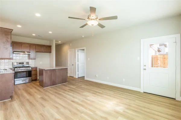$1,550 | 1016 Tillman Lane, East Bernard, TX 77435
