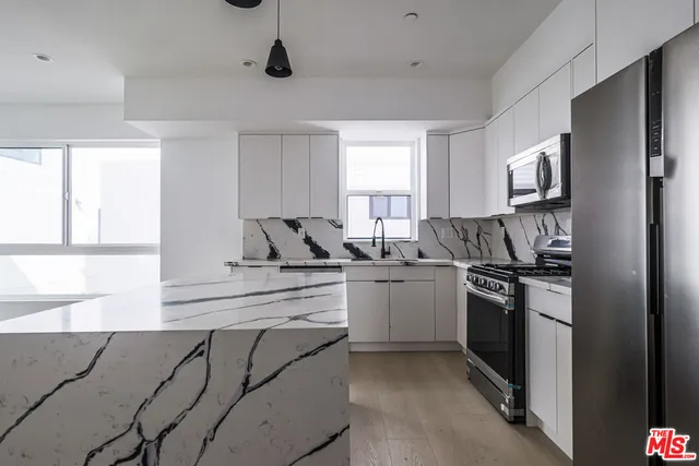 $5,945,000 | 11810 Gilmore Street, North Hollywood, CA 91606