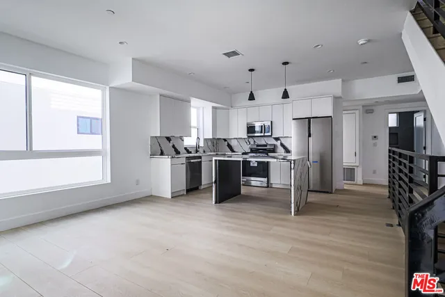 $5,945,000 | 11810 Gilmore Street, North Hollywood, CA 91606