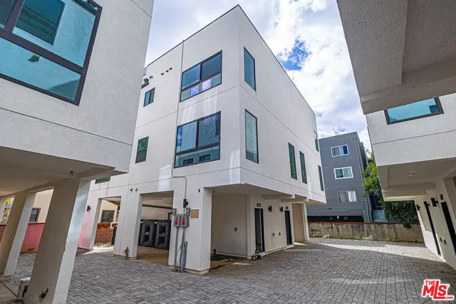 $5,945,000 | 11810 Gilmore Street, North Hollywood, CA 91606