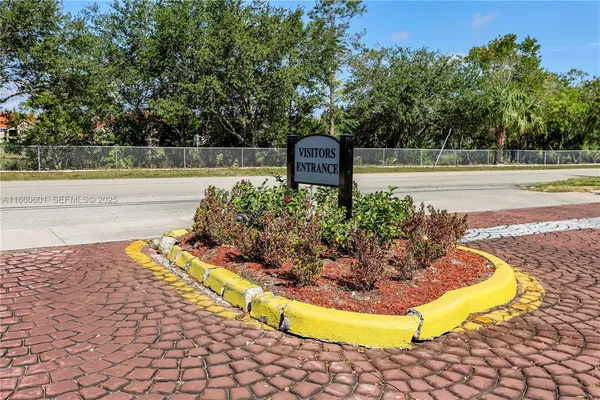 $270,000 | 446 Southwest 113th Way, Unit 446, Pembroke Pines, FL 33025