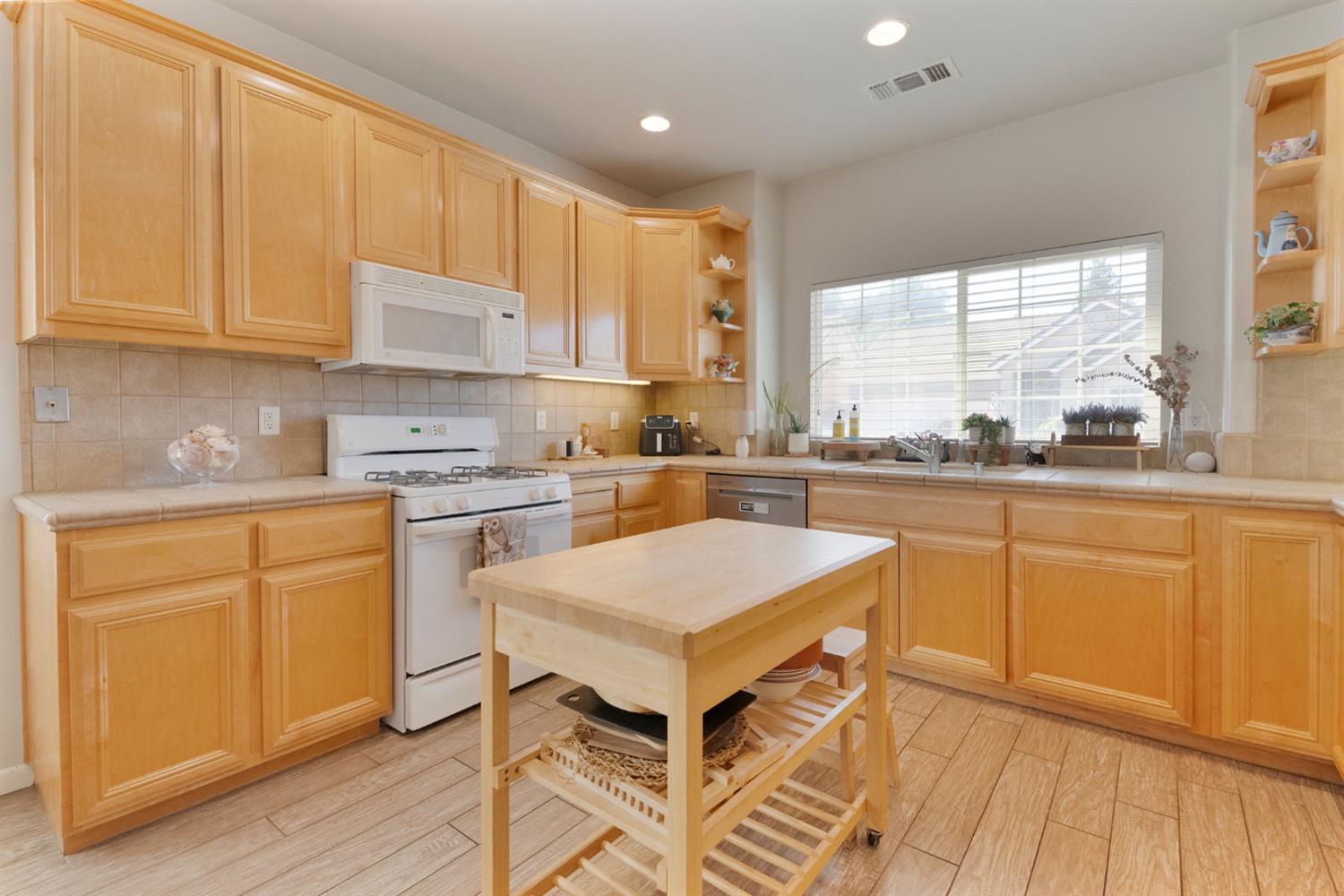 2205 Perth Drive Modesto, CA 95355 - Photo 10 of 40 Gallery Image 10