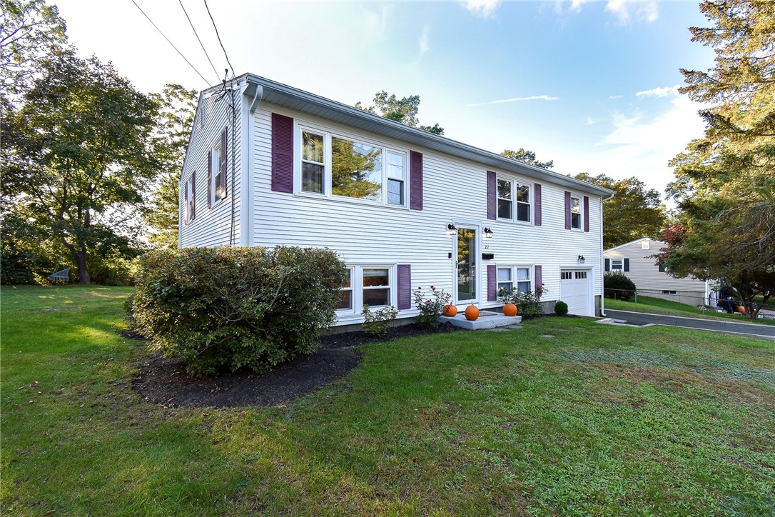 27 Lydia Road Coventry, RI 02816 - Photo 3 of 31