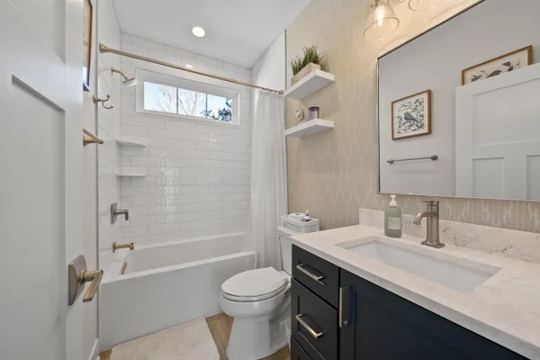 $2,375,000 | 422 South Lake Shore Drive, Fontana, WI 53125