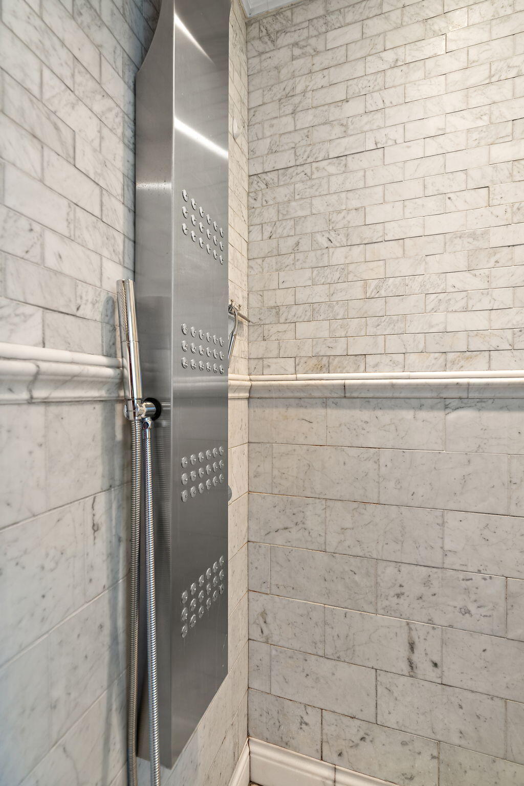 733 South Indiana Avenue Griffith, IN 46319 - Photo 20 of 48 a bathroom with a shower