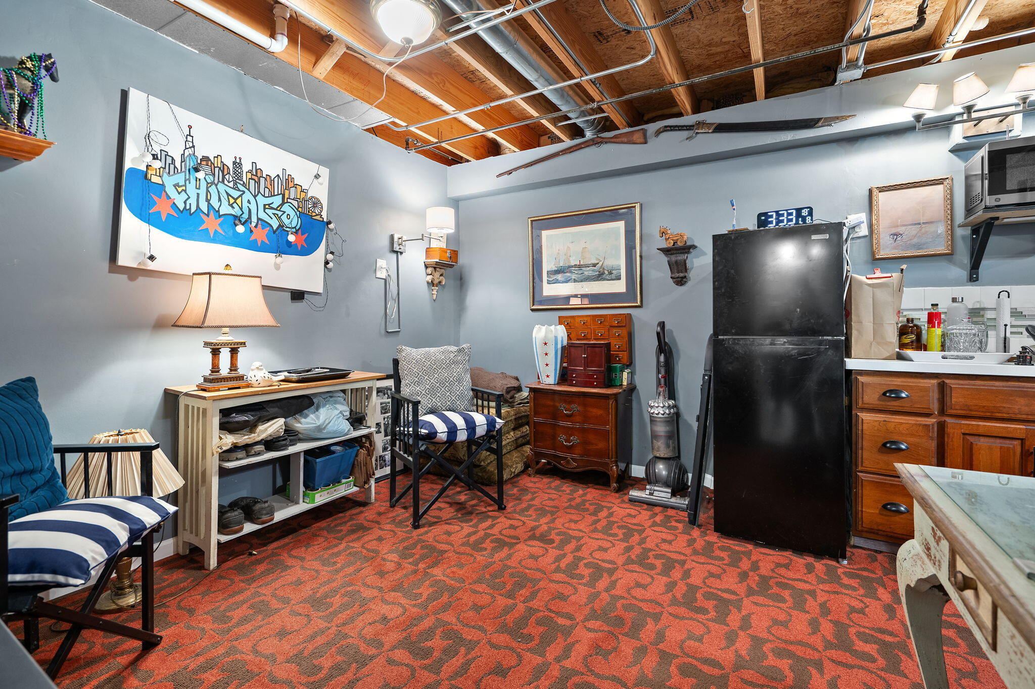 733 South Indiana Avenue Griffith, IN 46319 - Photo 34 of 48 a room with furniture and a flat screen tv