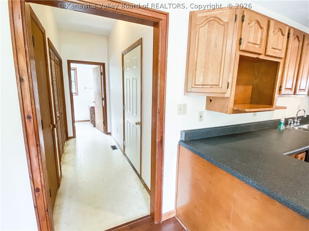 118 Ellison Road Charleston, WV 25314 - Photo 9 of 28 Gallery Image 9