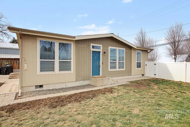 $325,000 | 1224 1/2 Burrell Avenue, Lewiston, ID 83501