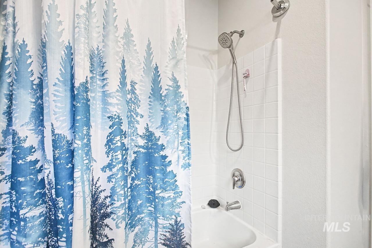1224 1/2 Burrell Avenue Lewiston, ID 83501 - Photo 15 of 28 Full bathroom featuring shower / bath combo with shower curtain