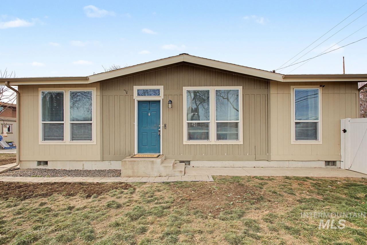 1224 1/2 Burrell Avenue Lewiston, ID 83501 - Photo 2 of 28 View of front of property featuring a front lawn, crawl space, and a gate