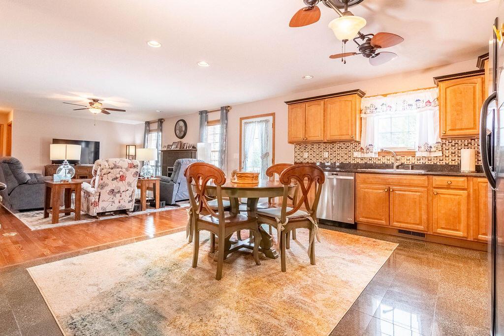 3337 Gooding Road Marion, OH 43302 - Photo 9 of 41 Kitchen has Maple cabinets ,granite counter tops and ceramic flooring.
