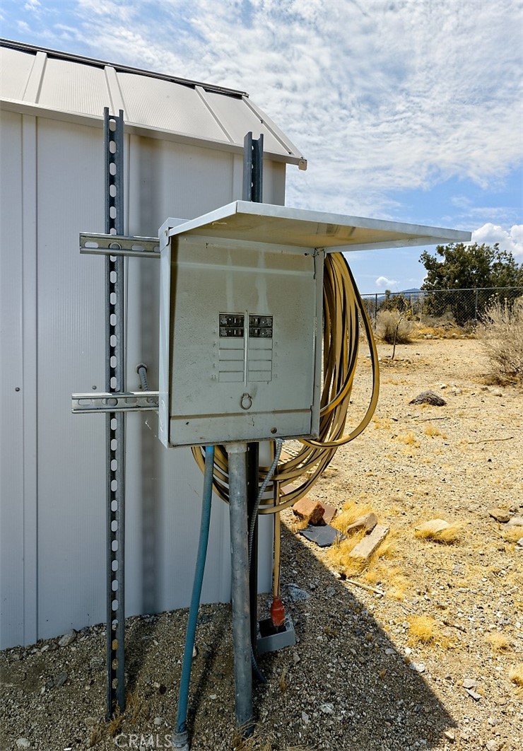 1895 Barkley Ranch Road Pinon Hills, CA 92372 - Photo 29 of 31 a view of entryway