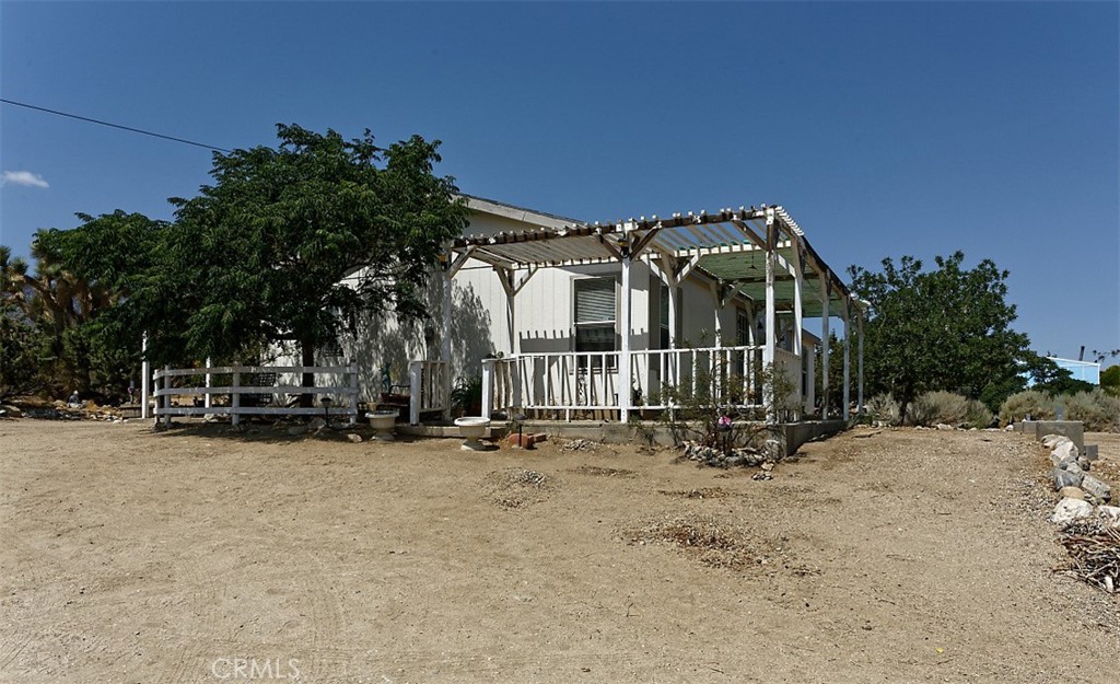 1895 Barkley Ranch Road Pinon Hills, CA 92372 - Photo 31 of 31 front view of a house with a yard