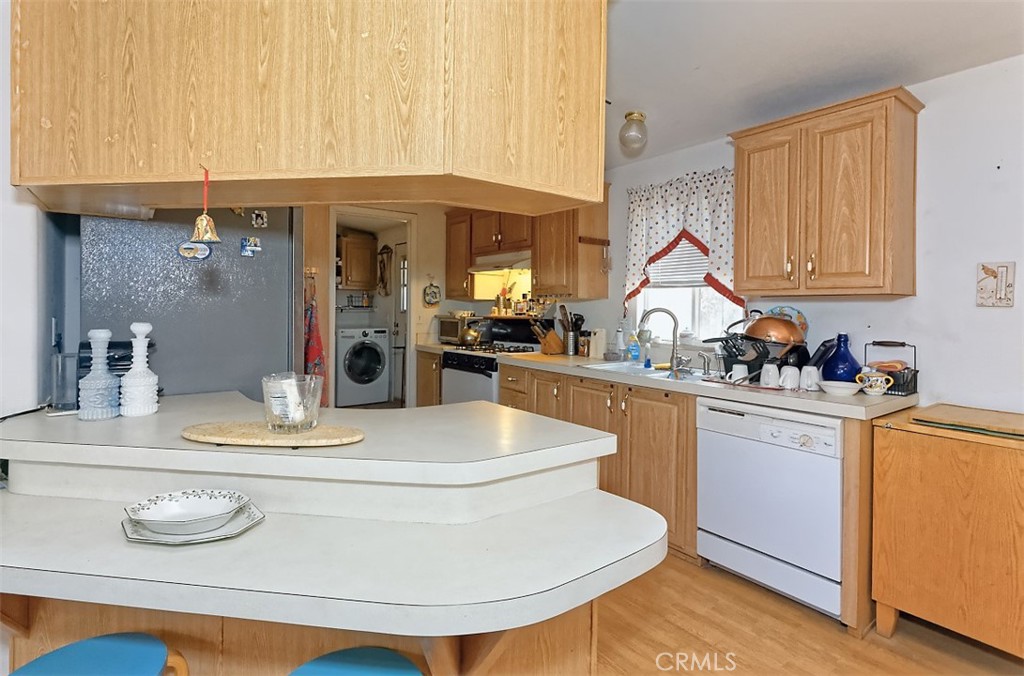 1895 Barkley Ranch Road Pinon Hills, CA 92372 - Photo 9 of 31 a kitchen with a appliances and cabinets