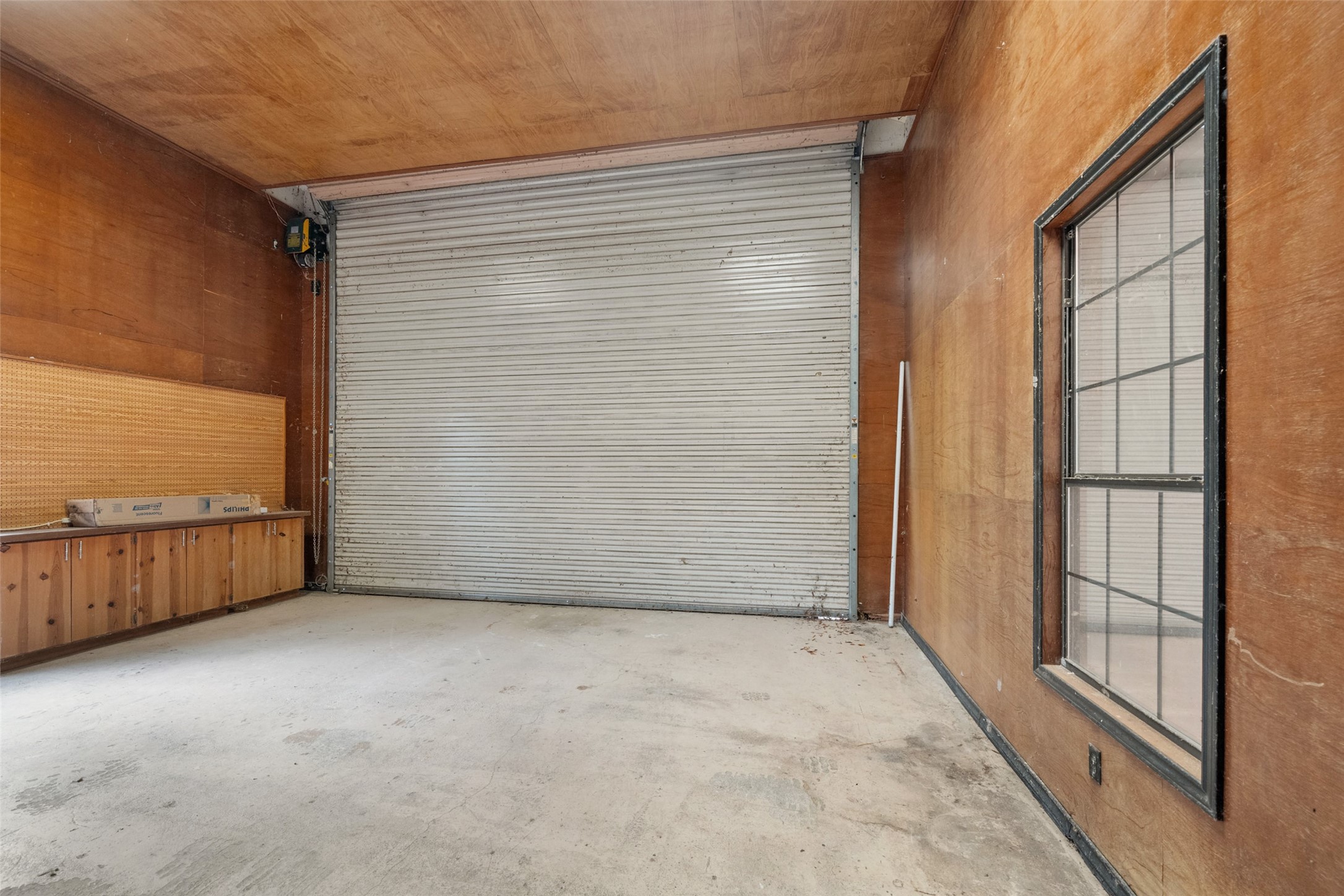 186 Lake Road Huntsville, TX 77320 - Photo 28 of 48 a view of an empty room with a window