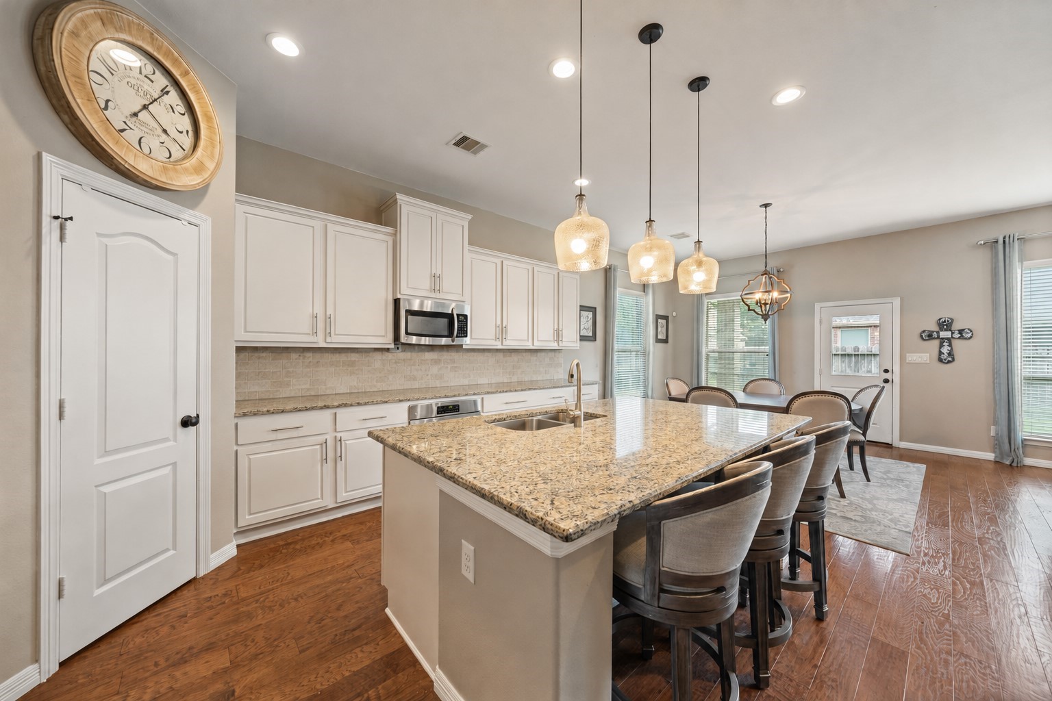 8126 Threadtail Street Conroe, TX 77385 - Photo 6 of 25 Gallery Image 6