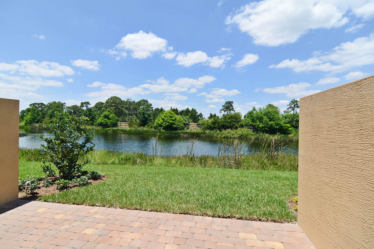 647 Southwest Glen Crest Way Stuart, FL 34997 - Photo 12 of 20 647SWGlenCrestWay_print_147