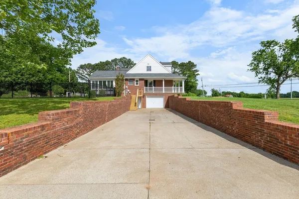 $830,000 | 754 Veterans Parkway, Murfreesboro, TN 37128