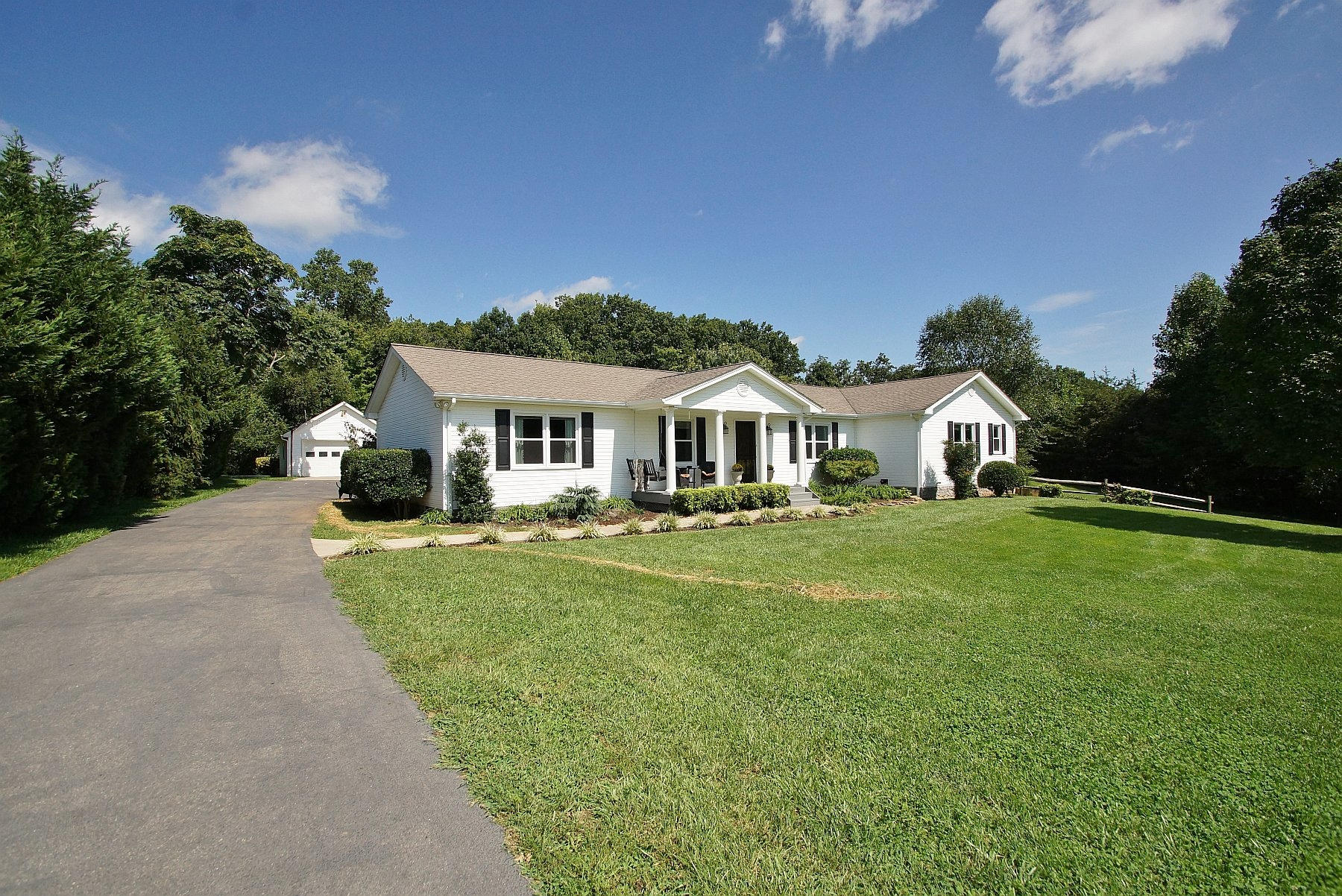 29 Oldfield Road Moneta, VA 24121 - Photo 1 of 75 DSC08639