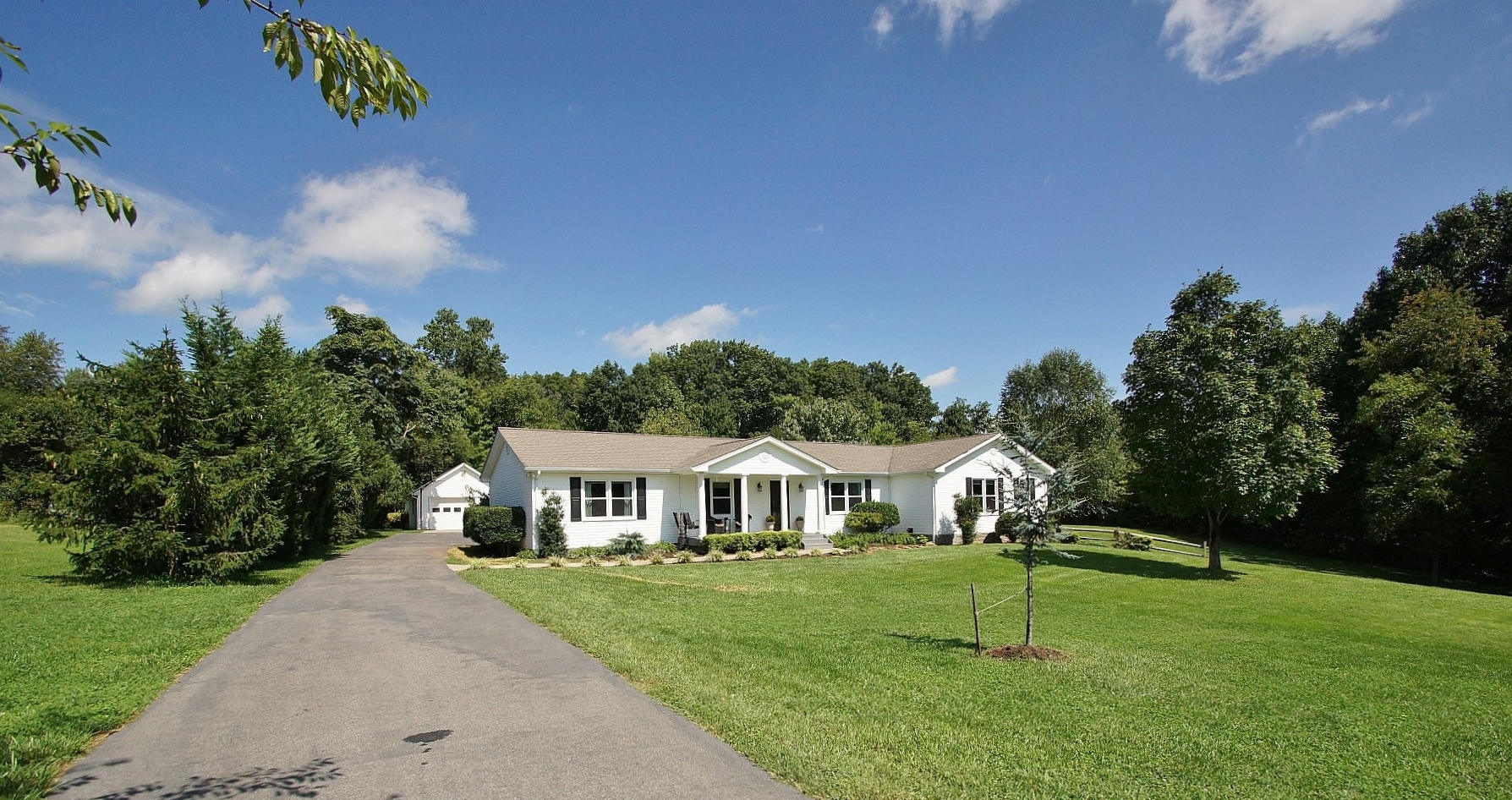 29 Oldfield Road Moneta, VA 24121 - Photo 2 of 75 DSC08637