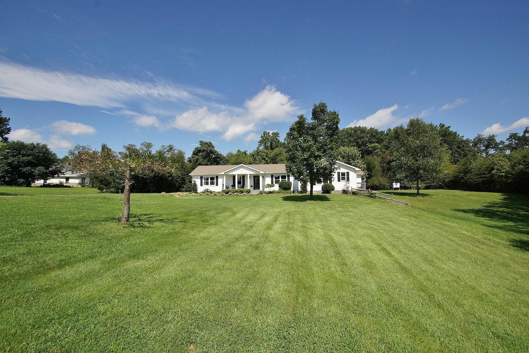 29 Oldfield Road Moneta, VA 24121 - Photo 3 of 75 DSC08632