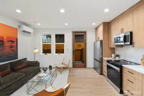 $625,000 | 5921 32nd Avenue Southwest, Unit B, Seattle, WA 98126