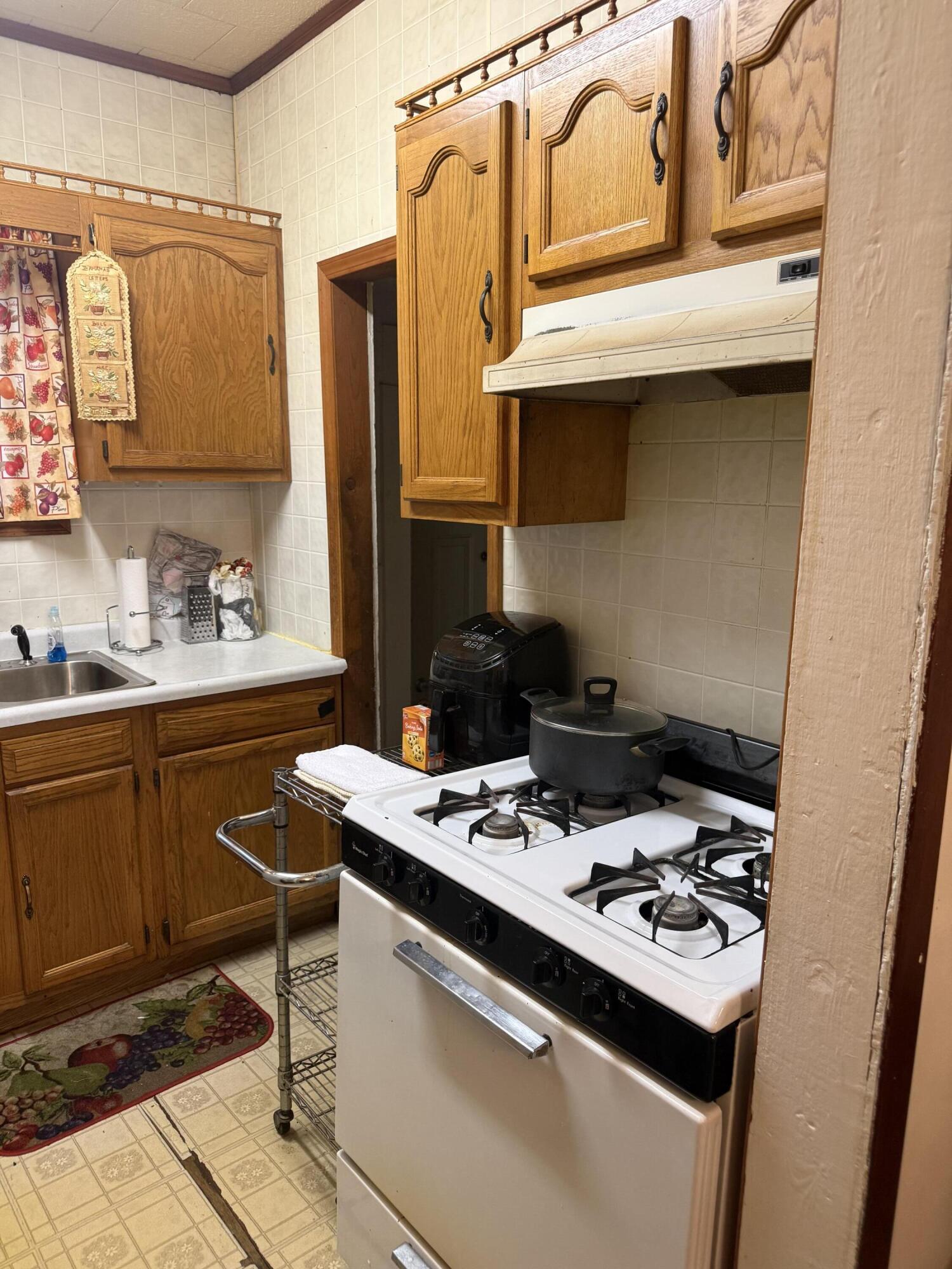 2421 Monroe Street Gary, IN 46407 - Photo 7 of 19 1500x2000