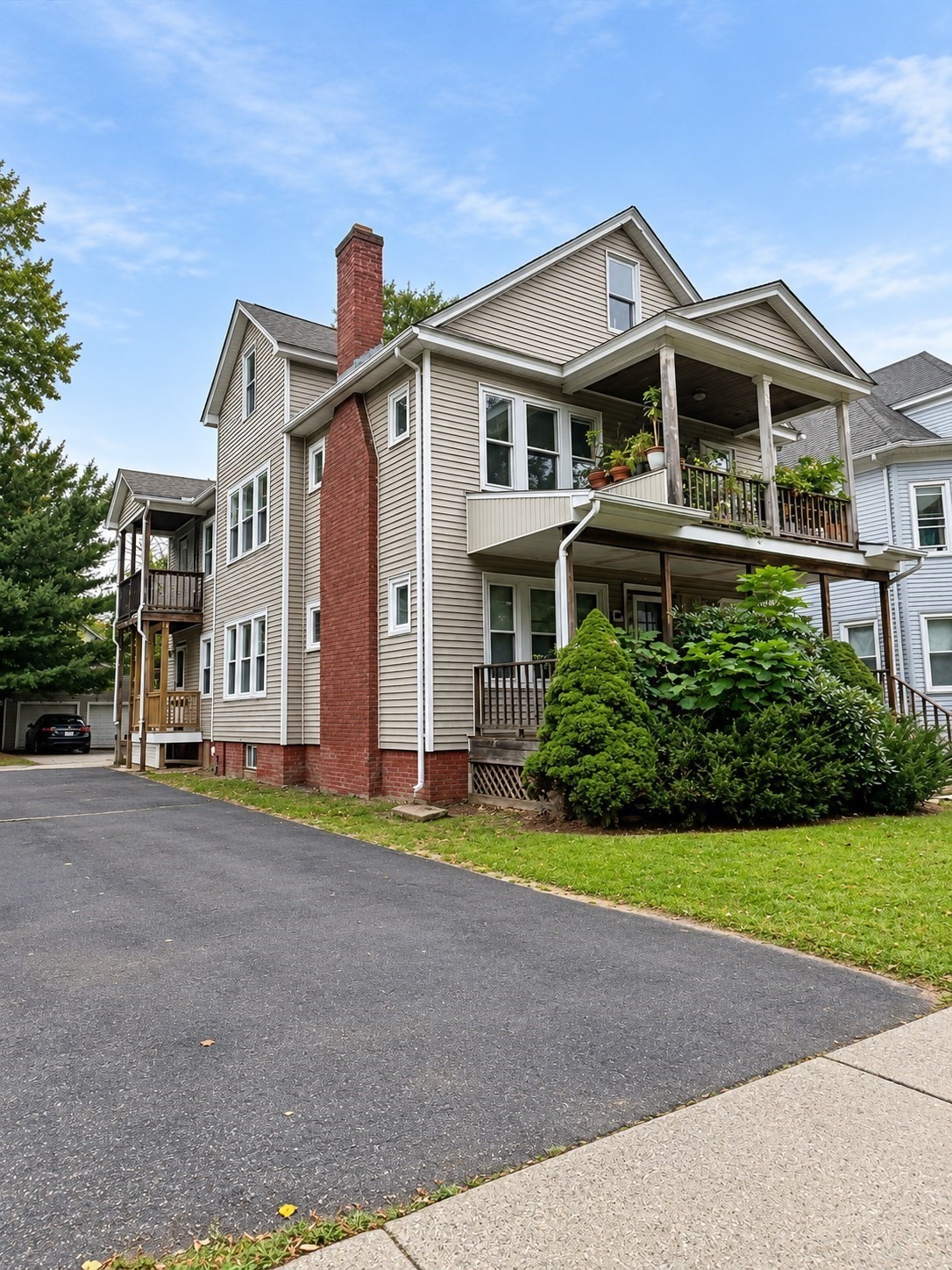 354-356 White Street Springfield, MA 01108 - Photo 1 of 2 Gallery Image 1
