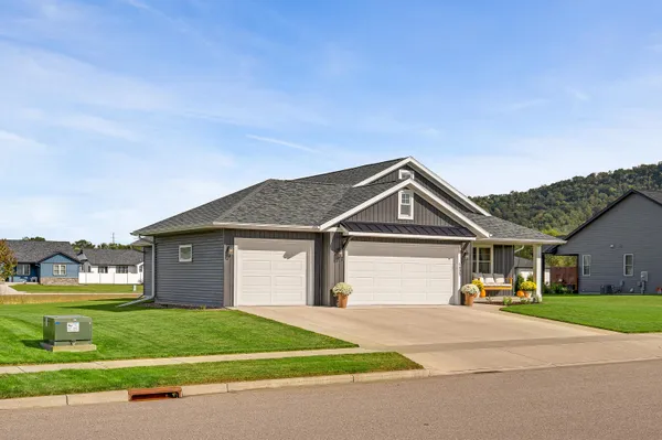 $525,000 | 1605 Waxwing Street, Holmen, WI 54636