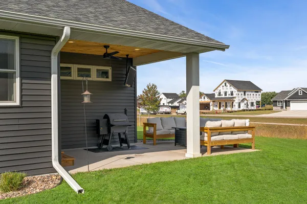 $525,000 | 1605 Waxwing Street, Holmen, WI 54636