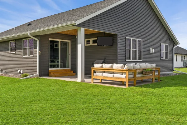 $525,000 | 1605 Waxwing Street, Holmen, WI 54636
