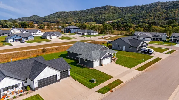 $525,000 | 1605 Waxwing Street, Holmen, WI 54636