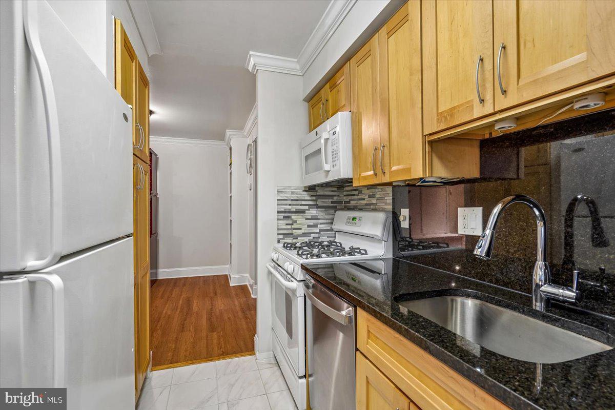 11256 Chestnut Grove Square, Unit 23 Reston, VA 20190 - Photo 7 of 51