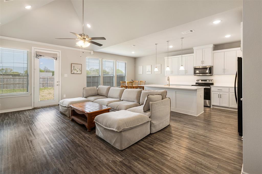 347 Preston Road Mabank, TX 75147 - Photo 5 of 31