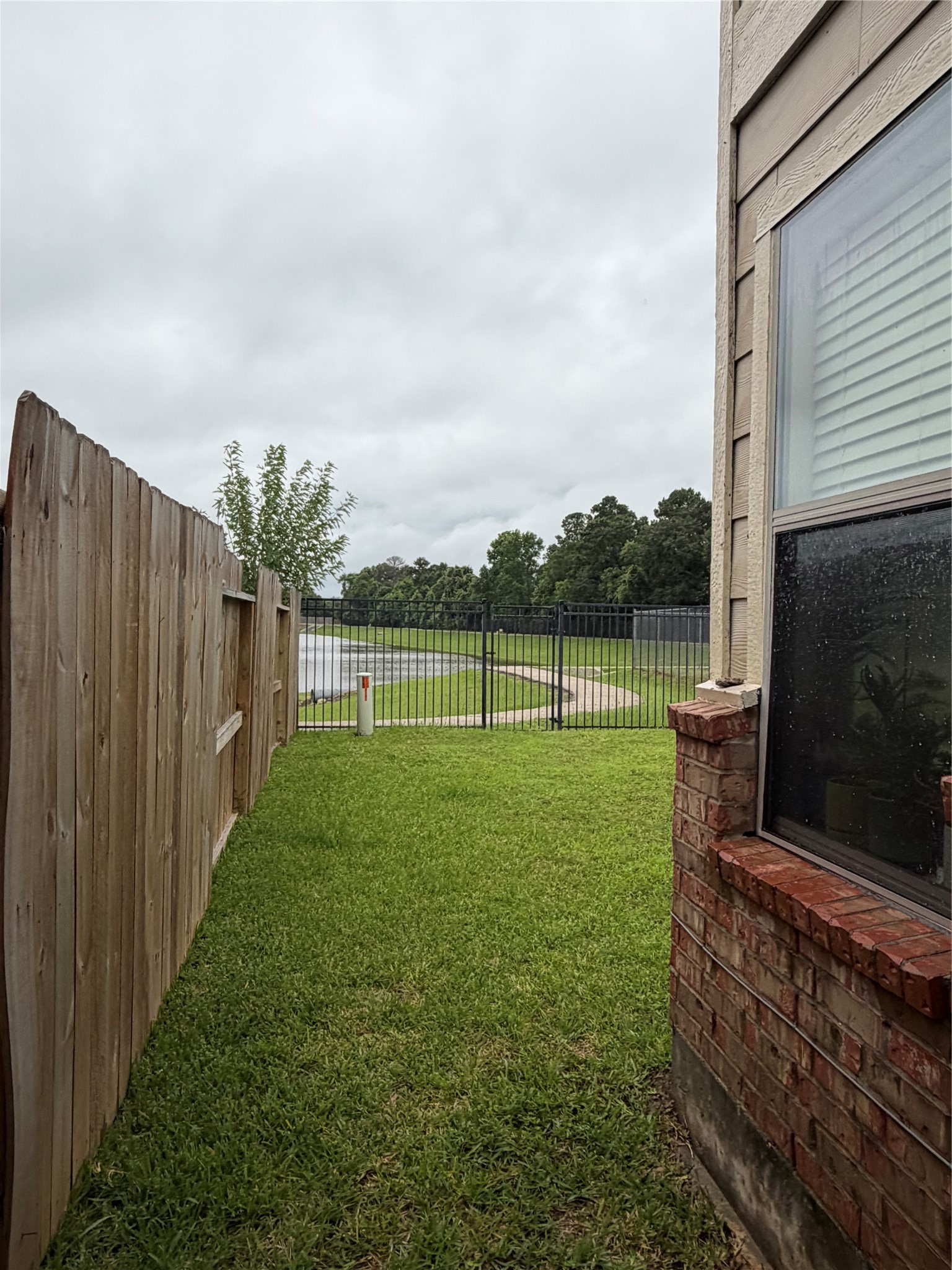 3131 Peachstone Place Spring, TX 77389 - Photo 10 of 20 a view of a golf course with a garden