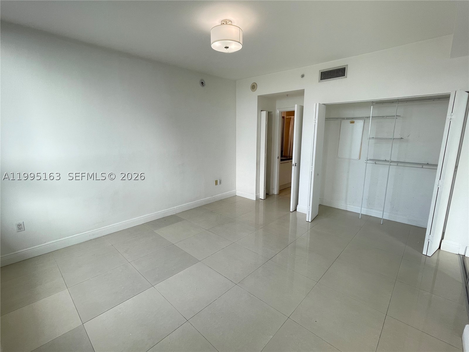 90 Southwest 3rd Street, Unit 1809 Miami, FL 33130 - Photo 7 of 34 Gallery Image 7