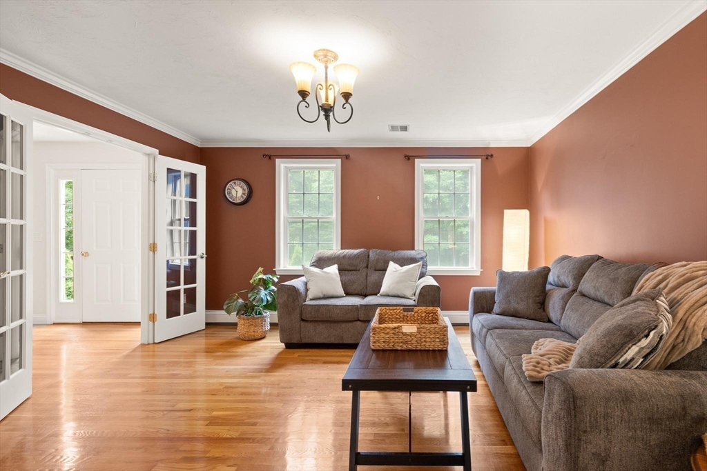 5 Winchester Road Medway, MA 02053 - Photo 10 of 42