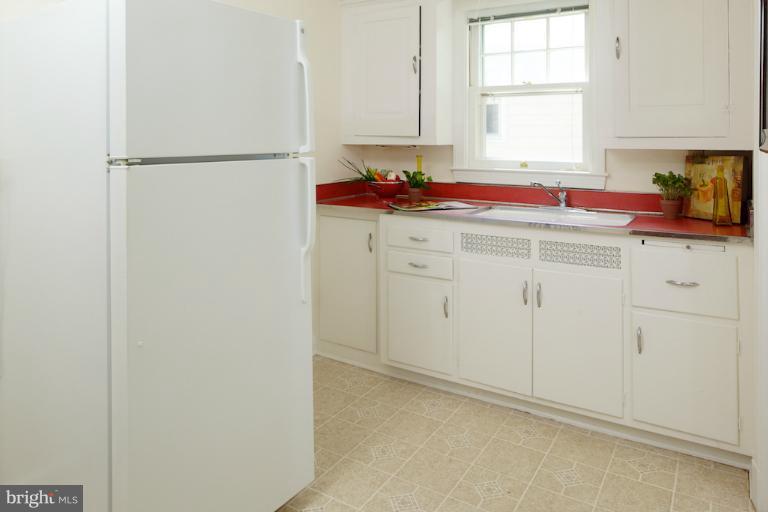 406 Baltimore Road Rockville, MD 20850 - Photo 6 of 19 Kitchen